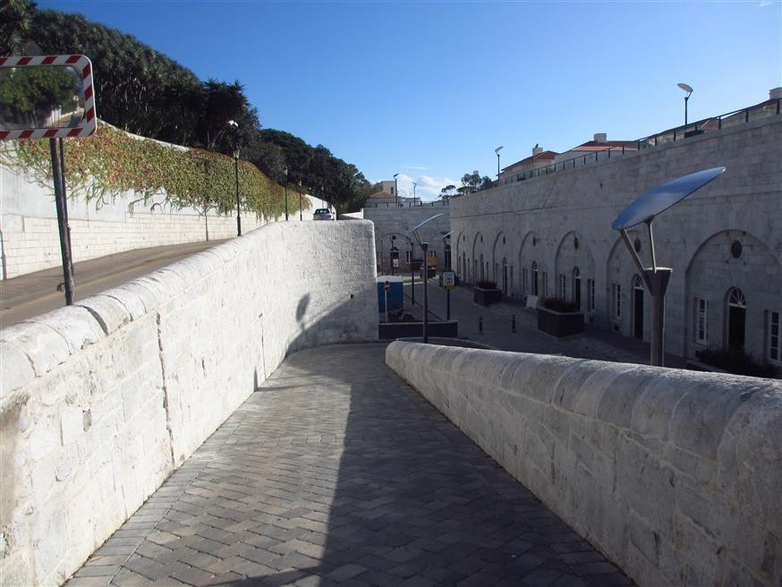 Line Wall Curtain to South Bastion Image